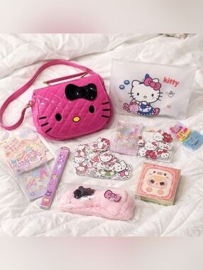 Hello Kitty Bundle Including Two Blind Boxes